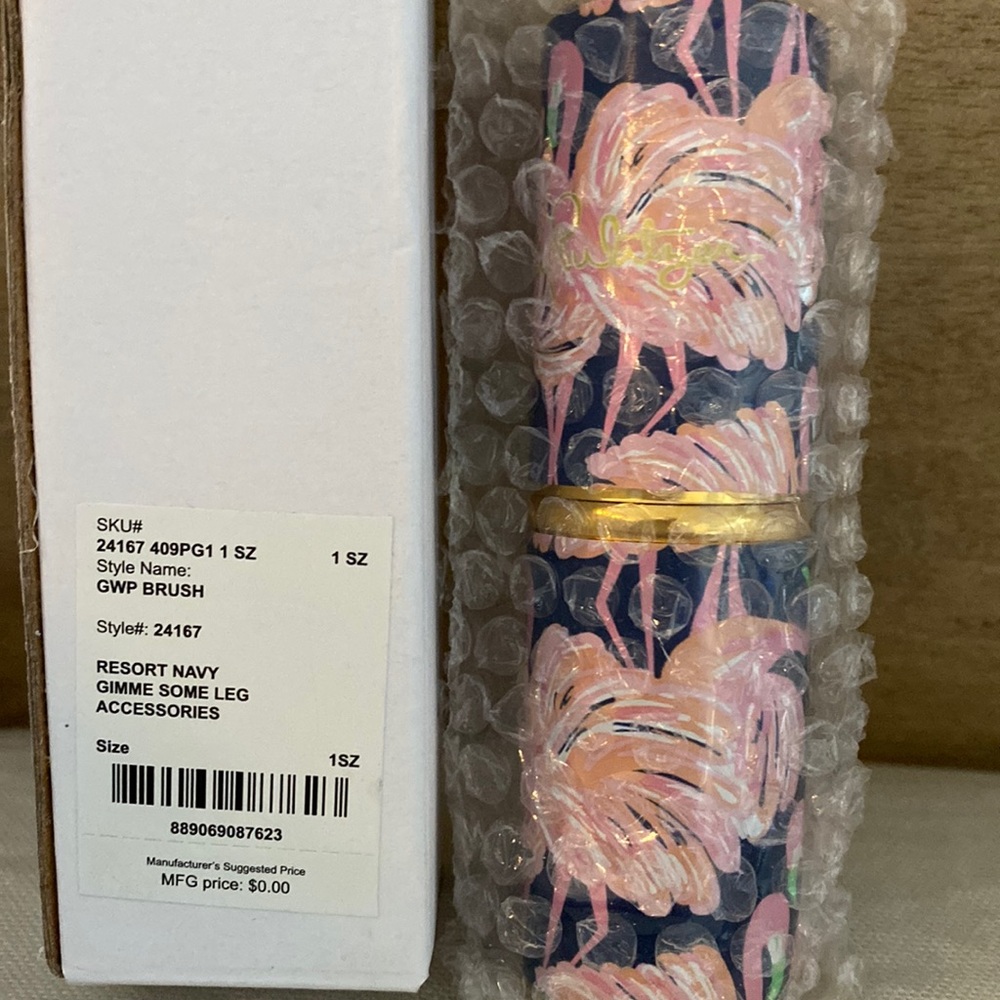 Lilly Pulitzer GWP resort navy Gimme Some Leg makeup brush. New in box